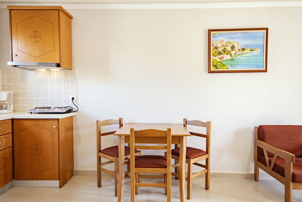 Robolla Beach Aparthotel 19/75