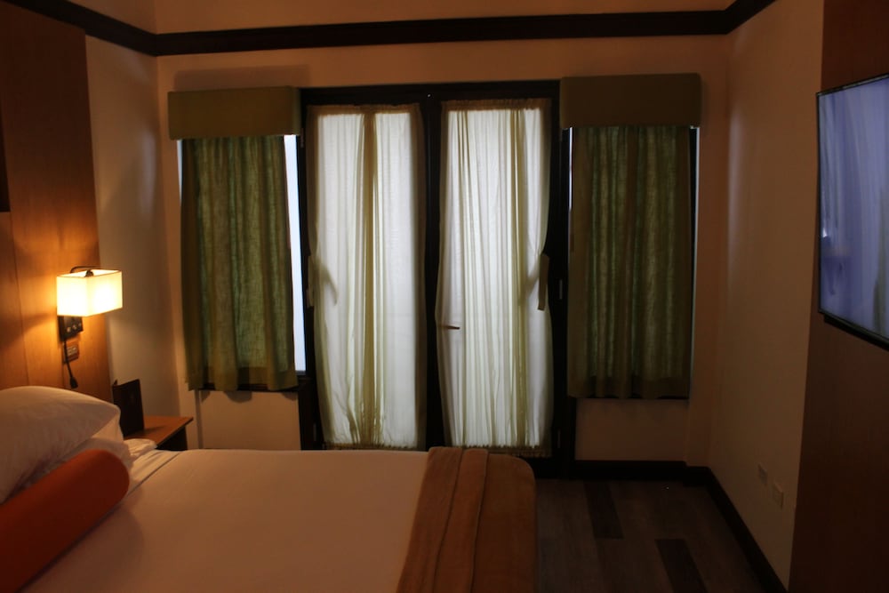 Sago Palm Hotel 23/68