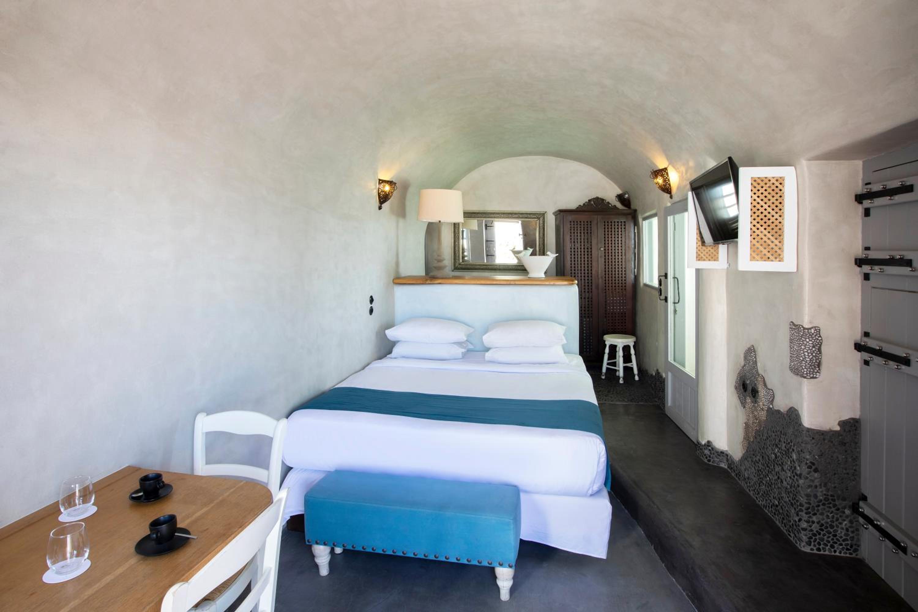 Interior, Deluxe, Suite, Double Bed, Caldera View, Plunge Pool