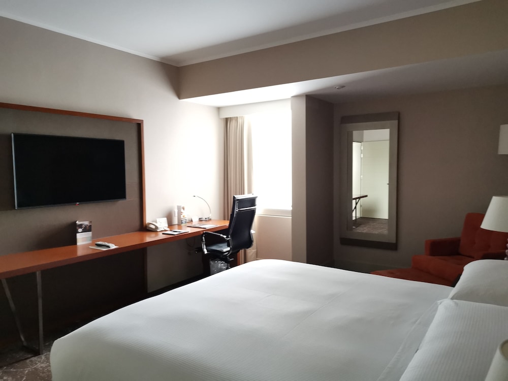 El Pardo Lima - A DoubleTree by Hilton Hotel 24/73