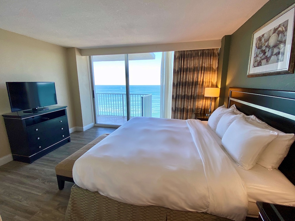 Radisson Suite Hotel Oceanfront 24/64