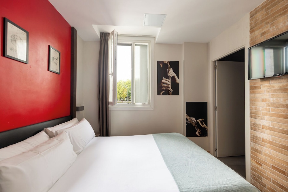 ROOM, SINGLE, DOUBLE BED