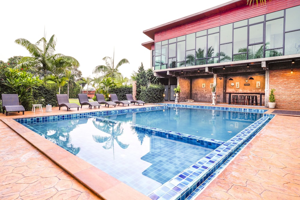 Capital O 727 Be One Resort 5/70