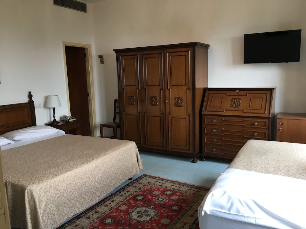 Mediterranee Hotel 14/63
