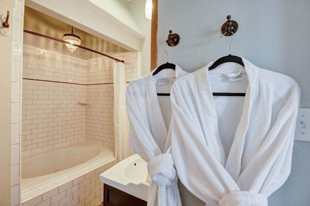 Inn on the Riverwalk 50/50