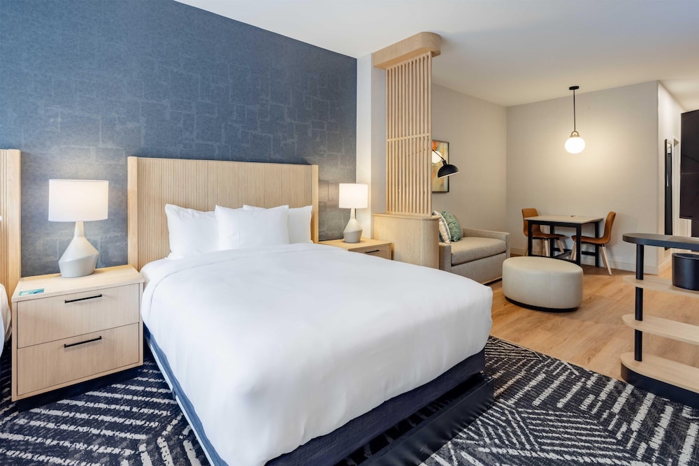Hyatt House Portland Airport 15/50