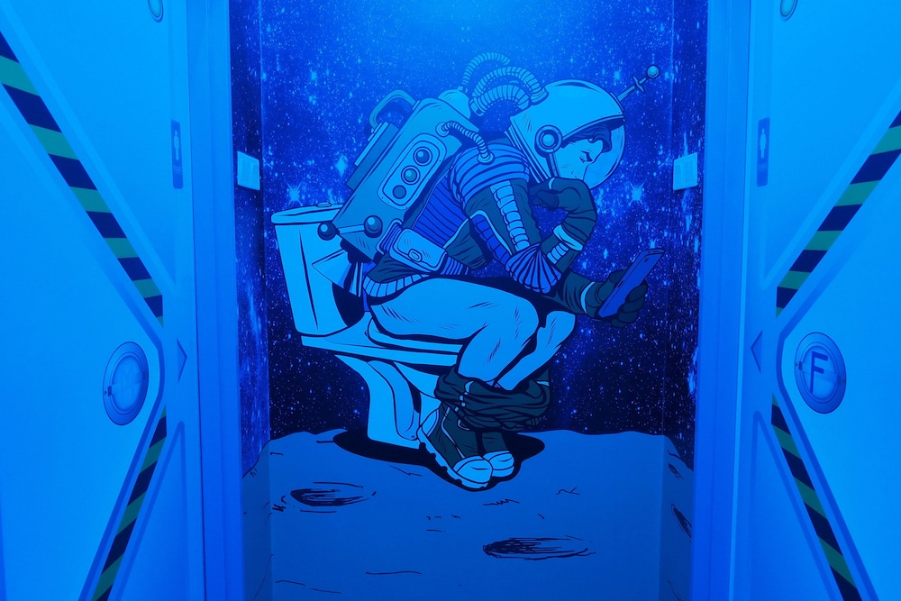 Space Hotel 18/50