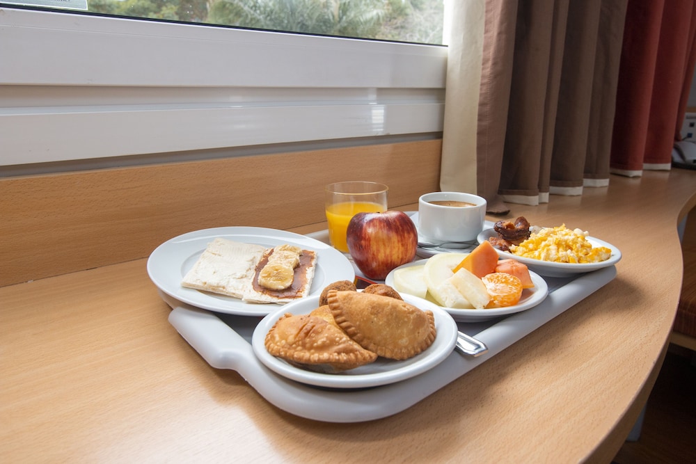 Ibis Asuncion 51/69