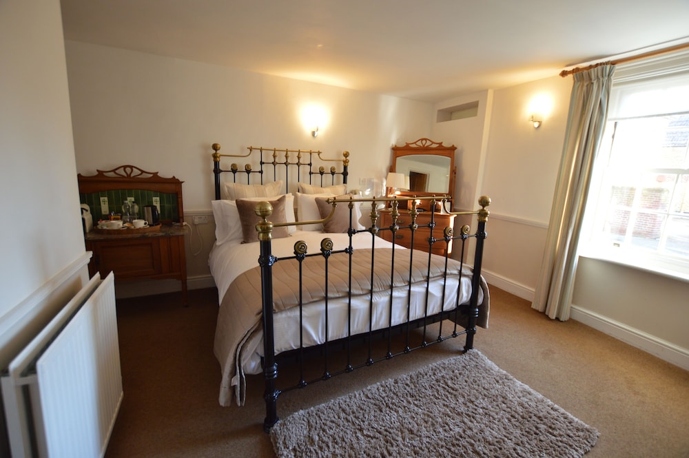 Chantry Hotel 13/40