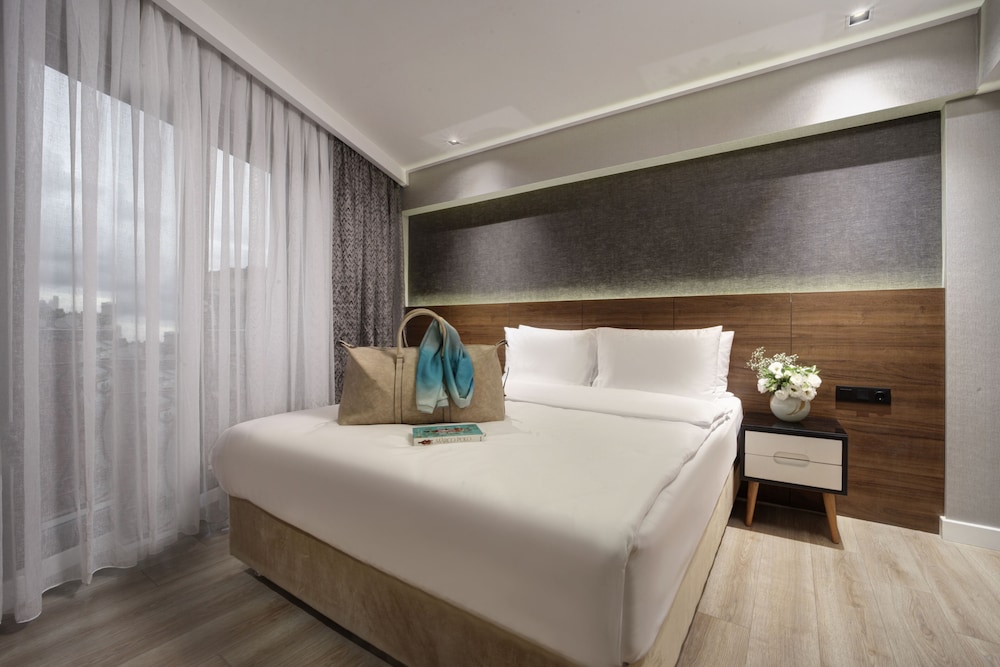 Dora Pera Hotel 9/63