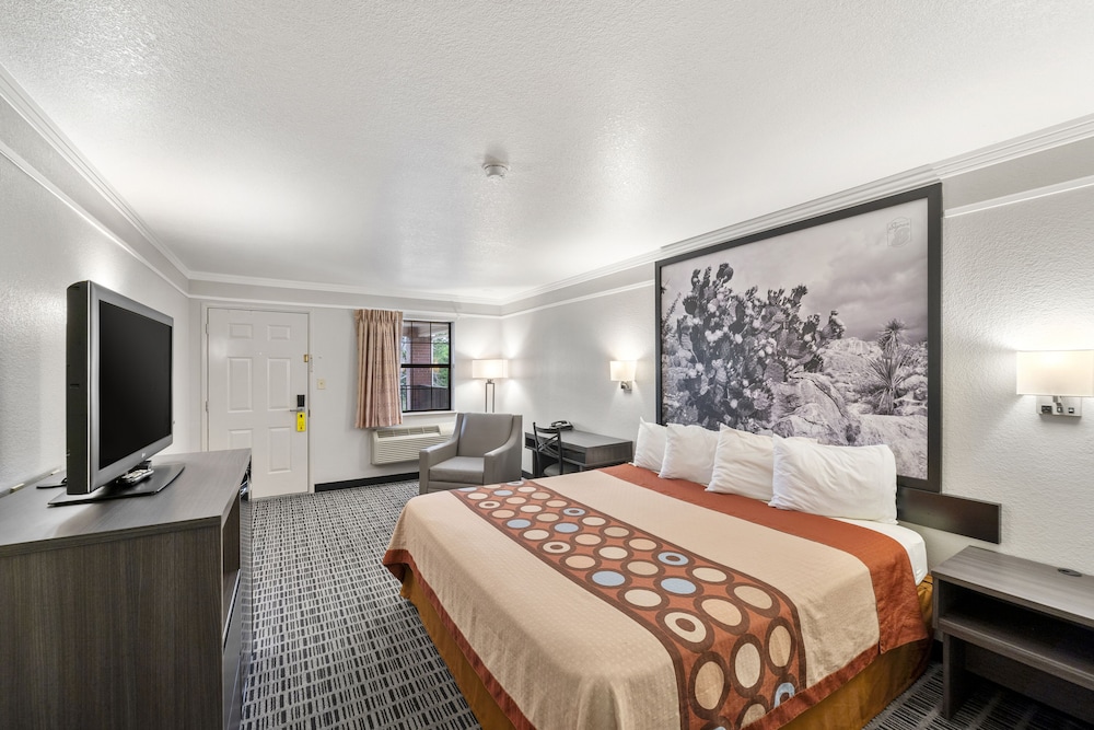 Super 8 by Wyndham Mount Vernon 8/21