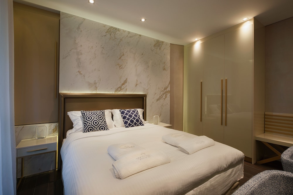 Consolato Boutique Suites 79/94