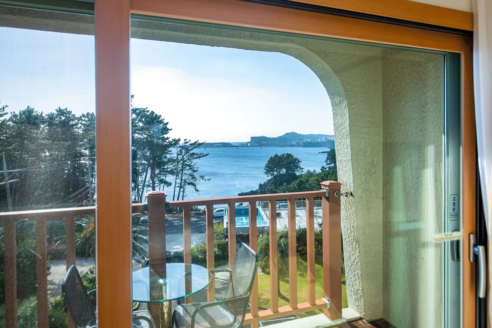 The Bay Resort 25/50
