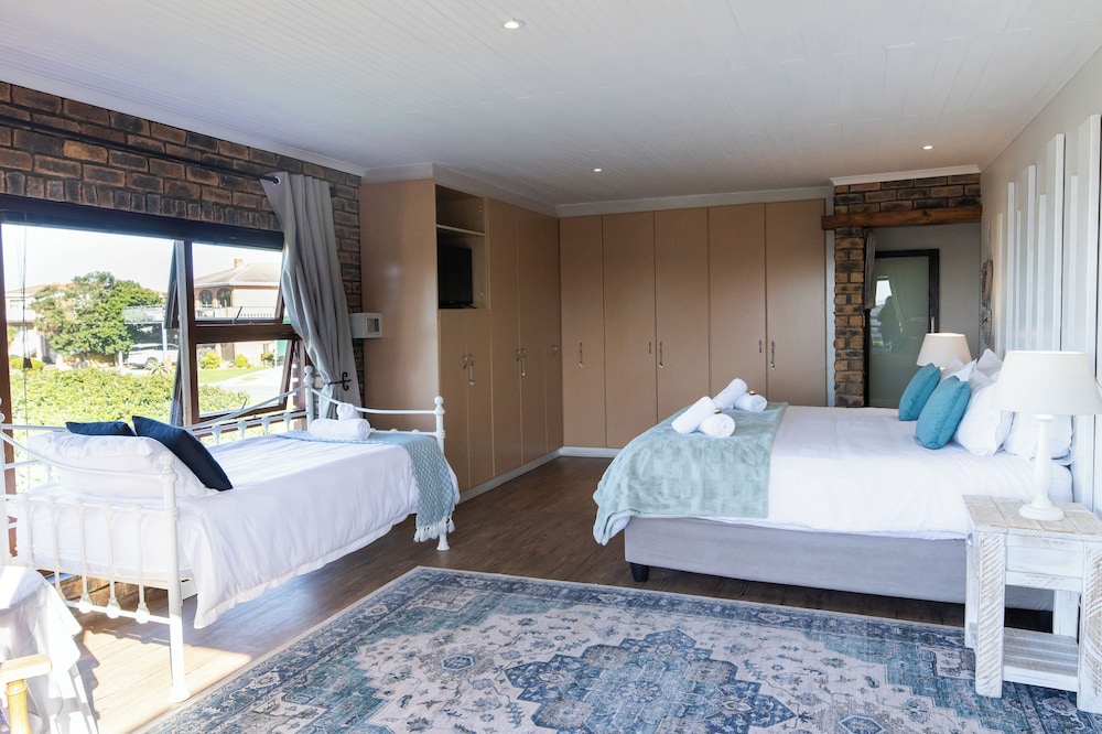 White Shark Guest House 20/50