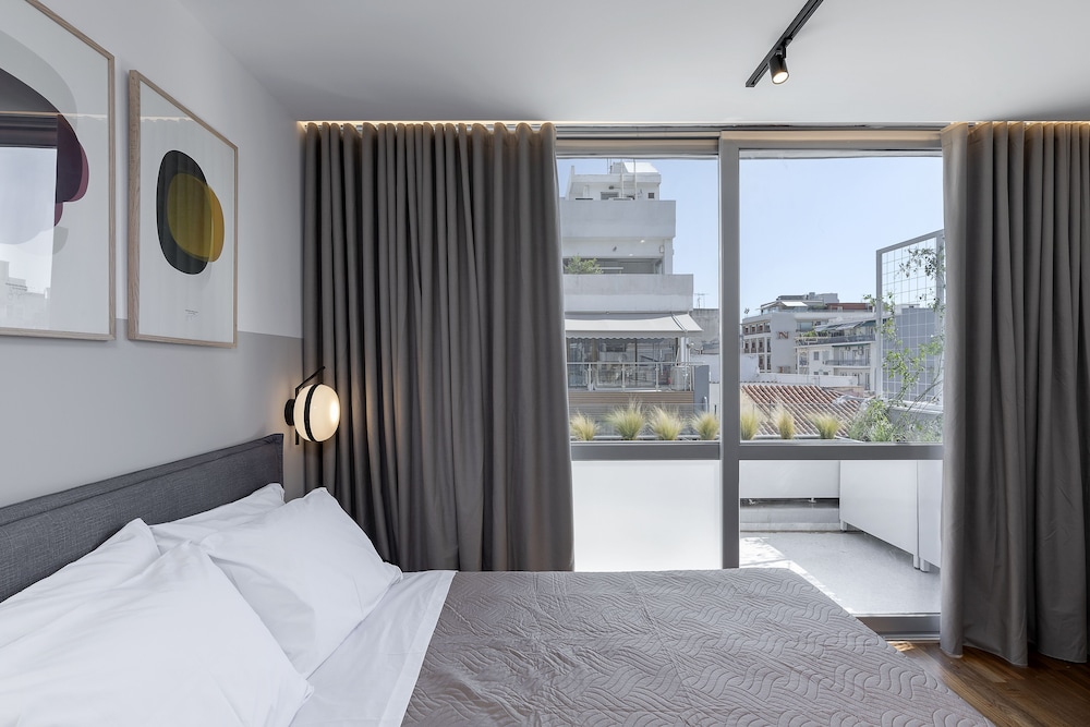The Athenians Art Apartments 5/50