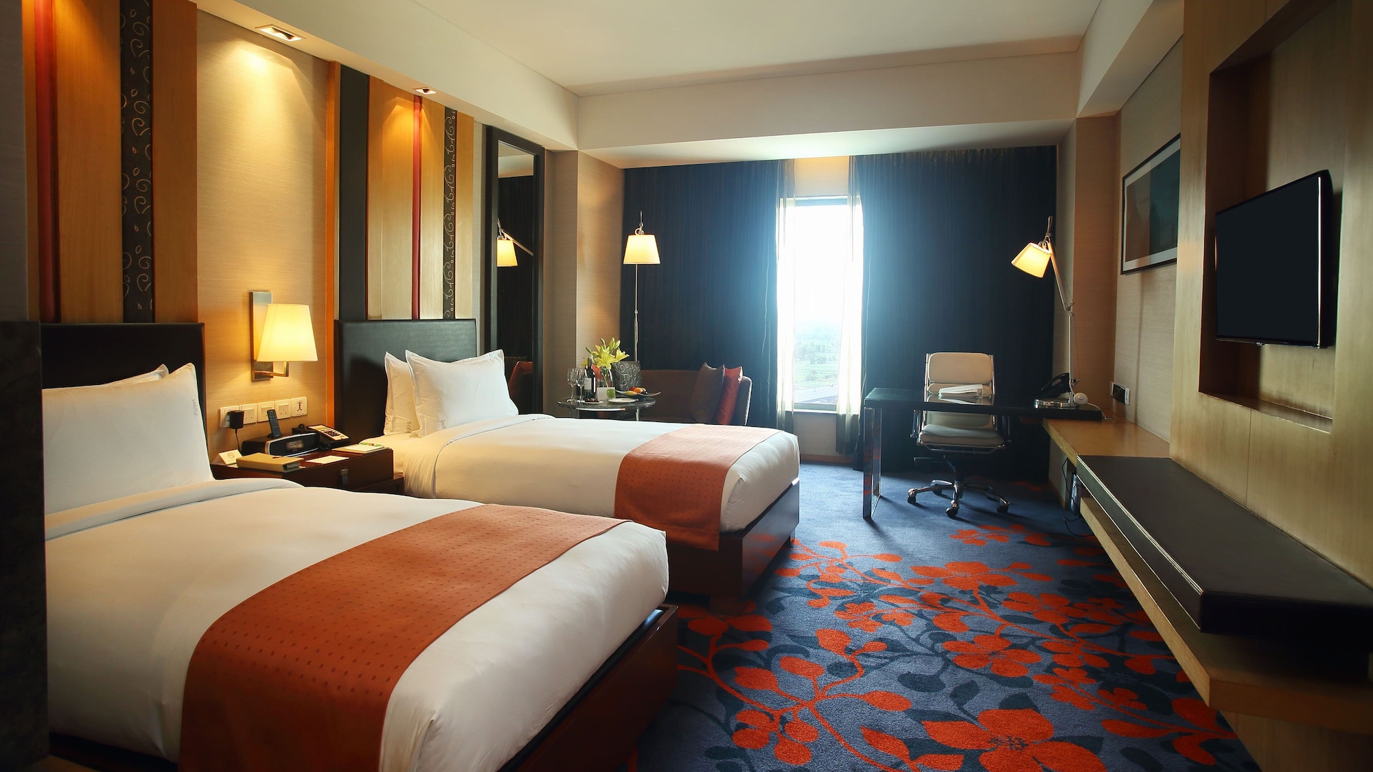 غرفة قياسية بسريرين منفصلين بإطلالة على المسبح للمدخنين، Holiday Inn New Delhi Mayur Vihar Noida 7/10