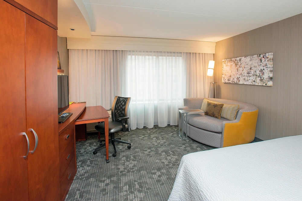 Courtyard By Marriott Cincinnati North At Union Centre 36/50