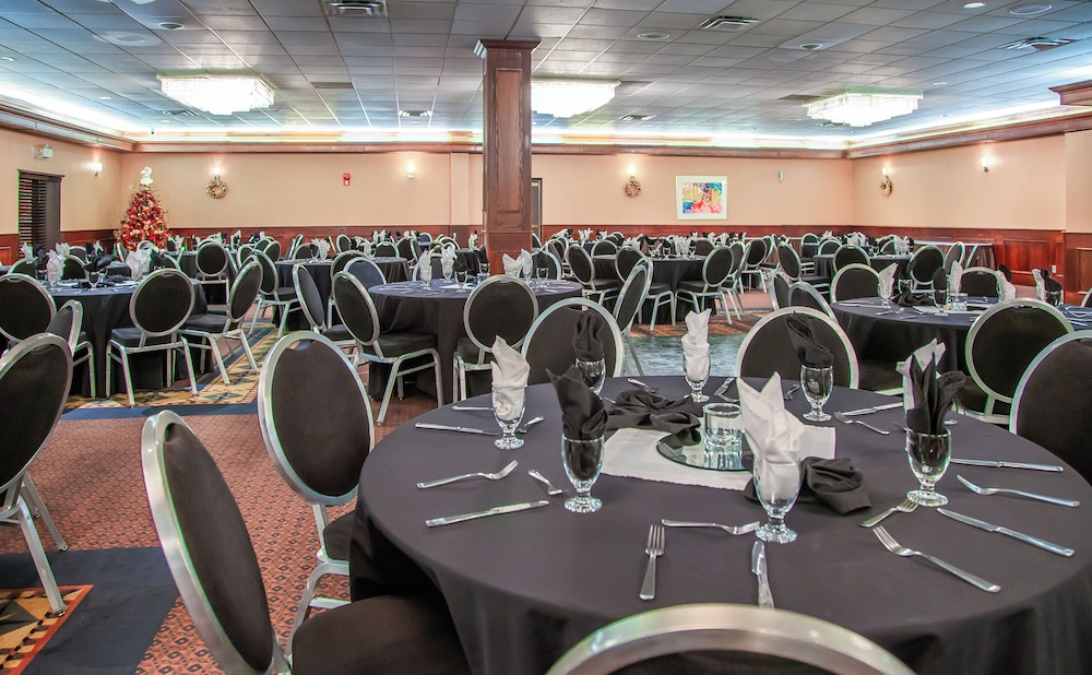 iHOTEL & Conference Centre Red Deer 52/57