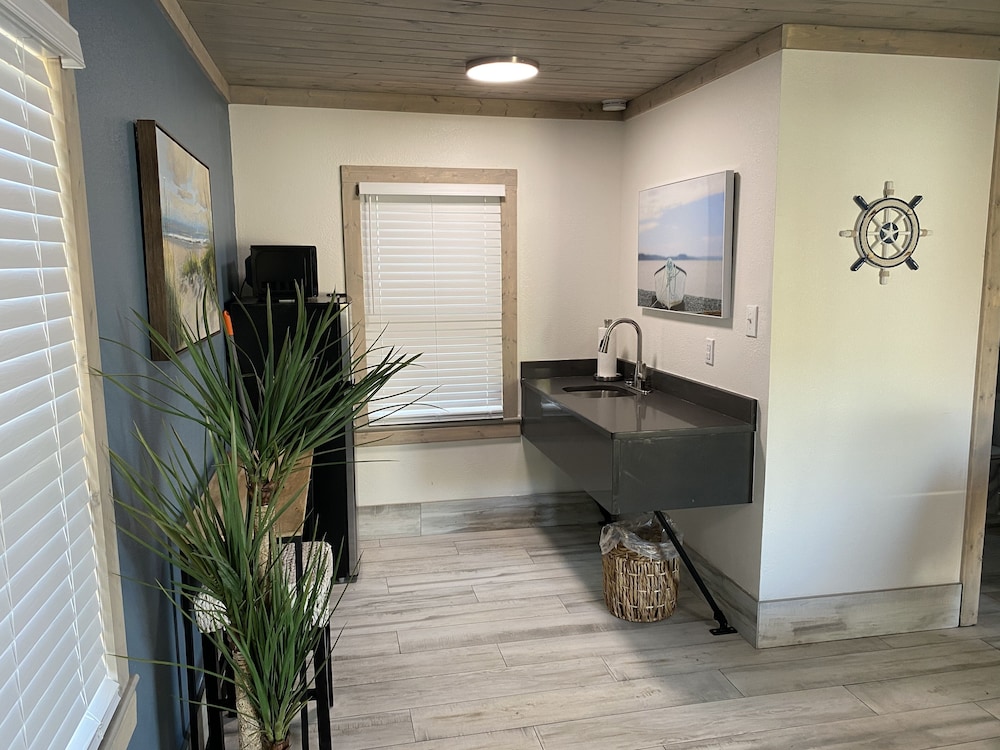 Gulf Coast Inn 5/50
