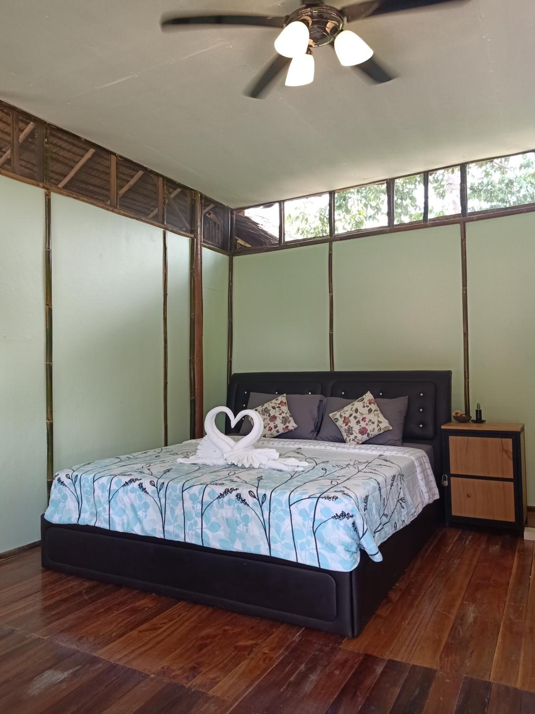 House, King Bed, Mountain View