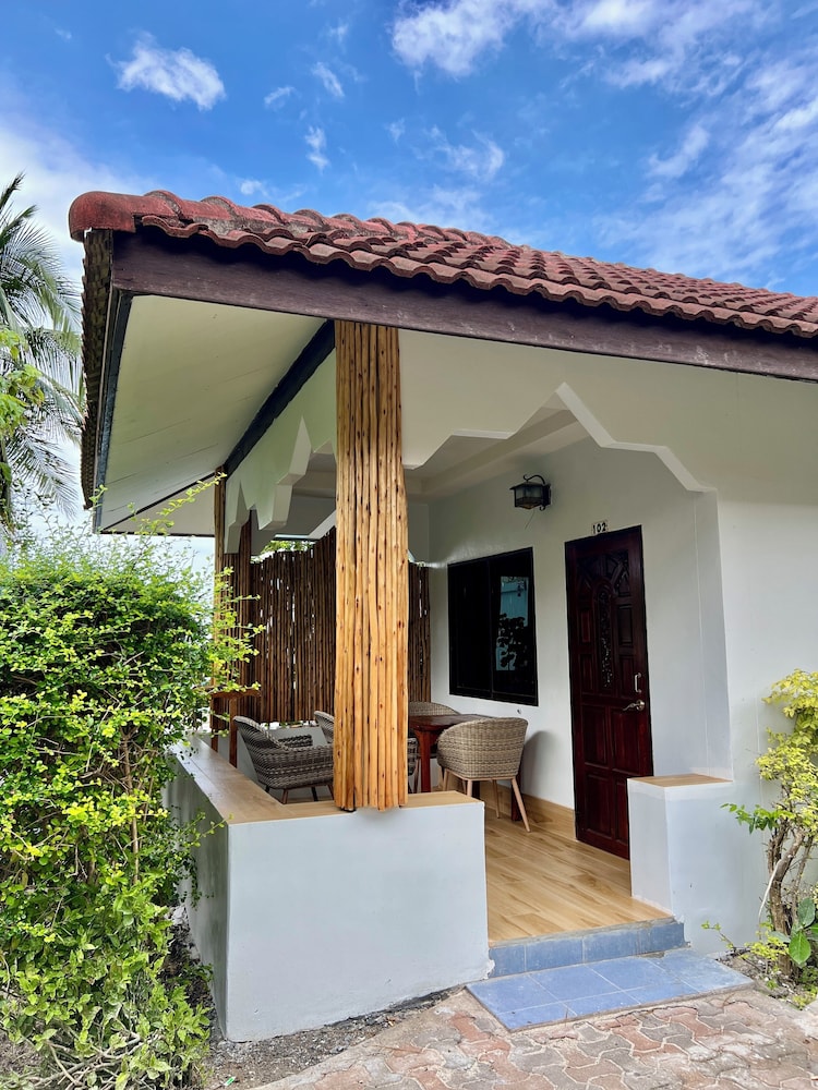 Pen S Bungalow 8/70