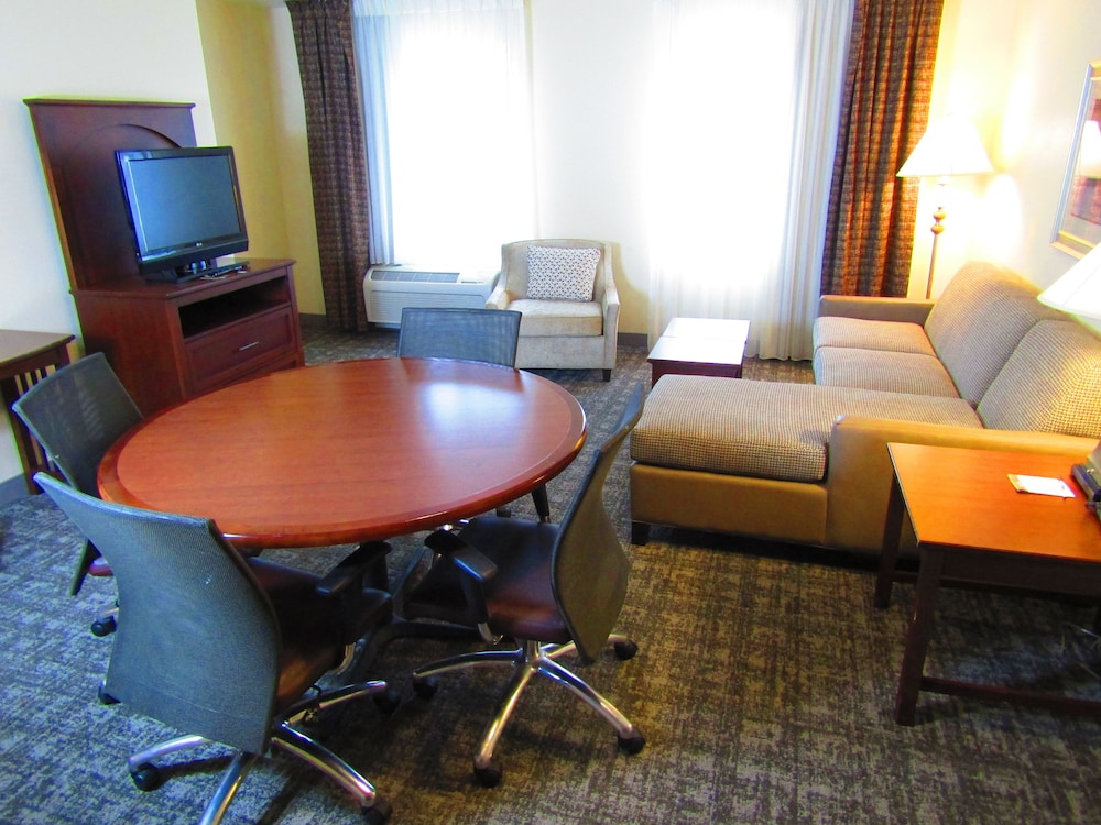 STAYBRIDGE SUITES ROCHESTER - UNIVERSITY 63/78