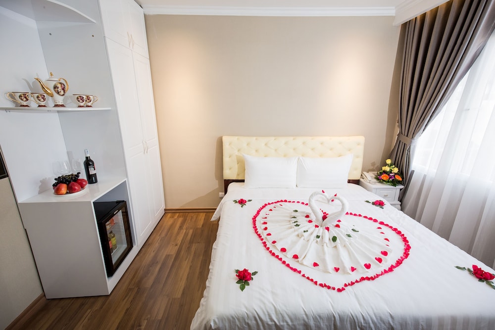 Little Hanoi Deluxe Hotel 10/55