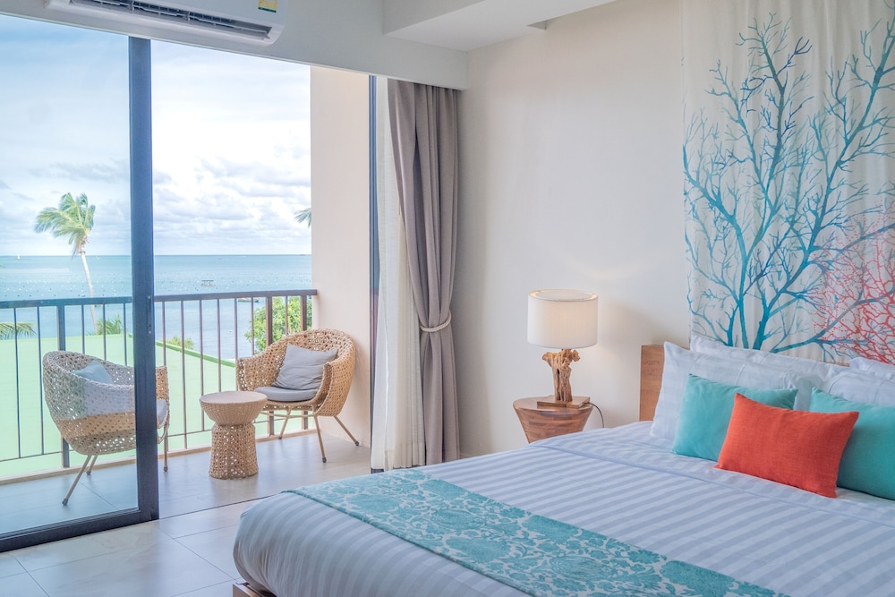غرفة بريميير بسريرين منفصلين بإطلالة على البحر بشرفة، Bandara Beach Resort, Phuket 3/10