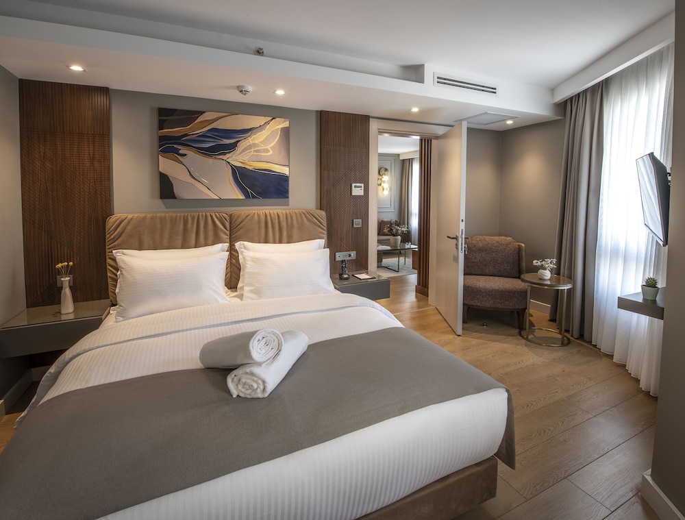 Valente Suites Hotel 5/30
