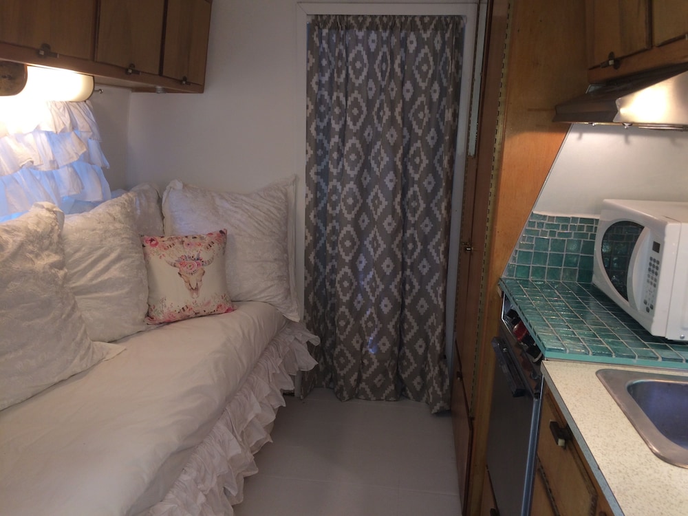 Casa Del Sol Bed And Breakfast 66/68