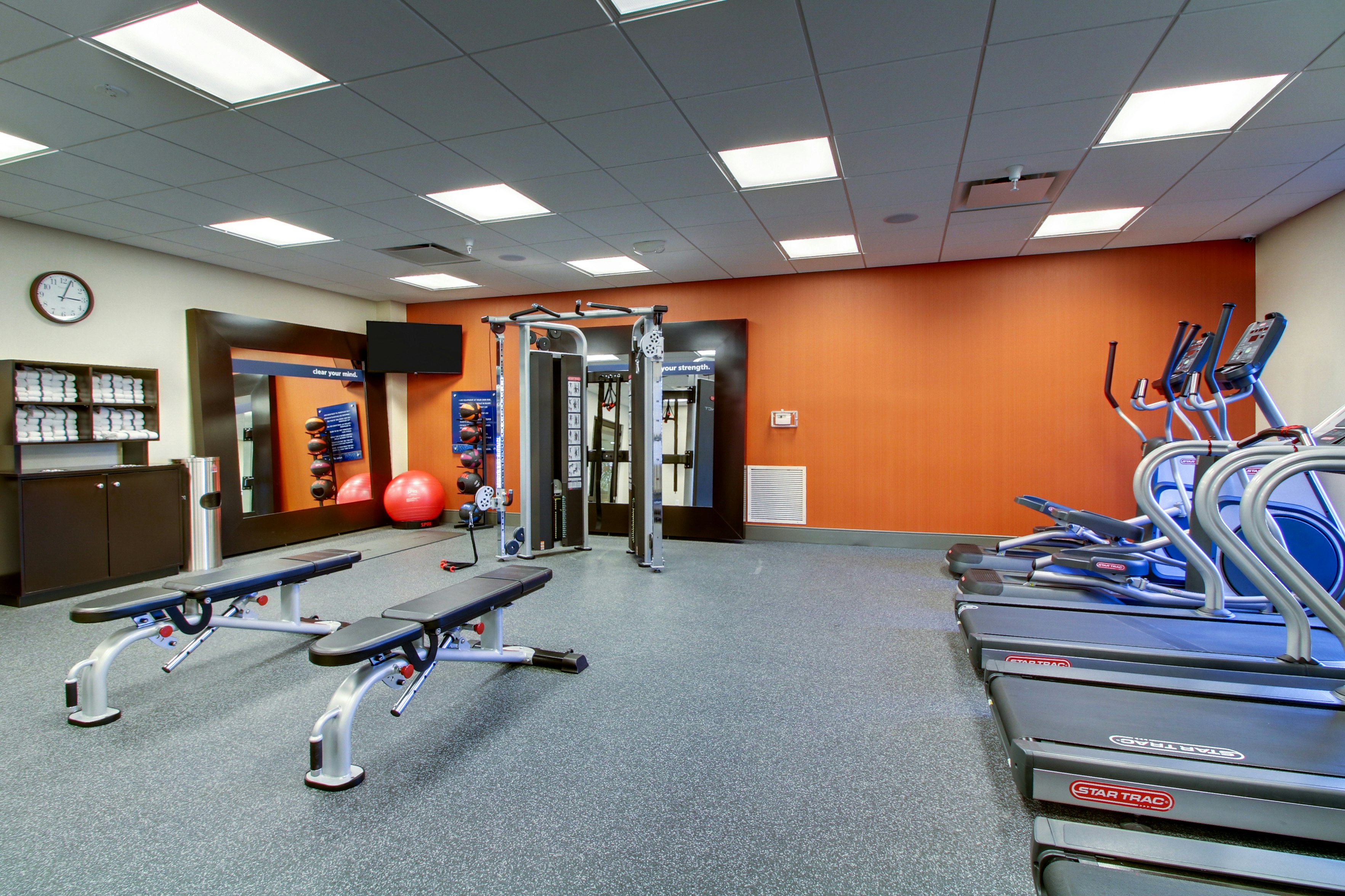 Hampton Inn & Suites Milwaukee West 41/64