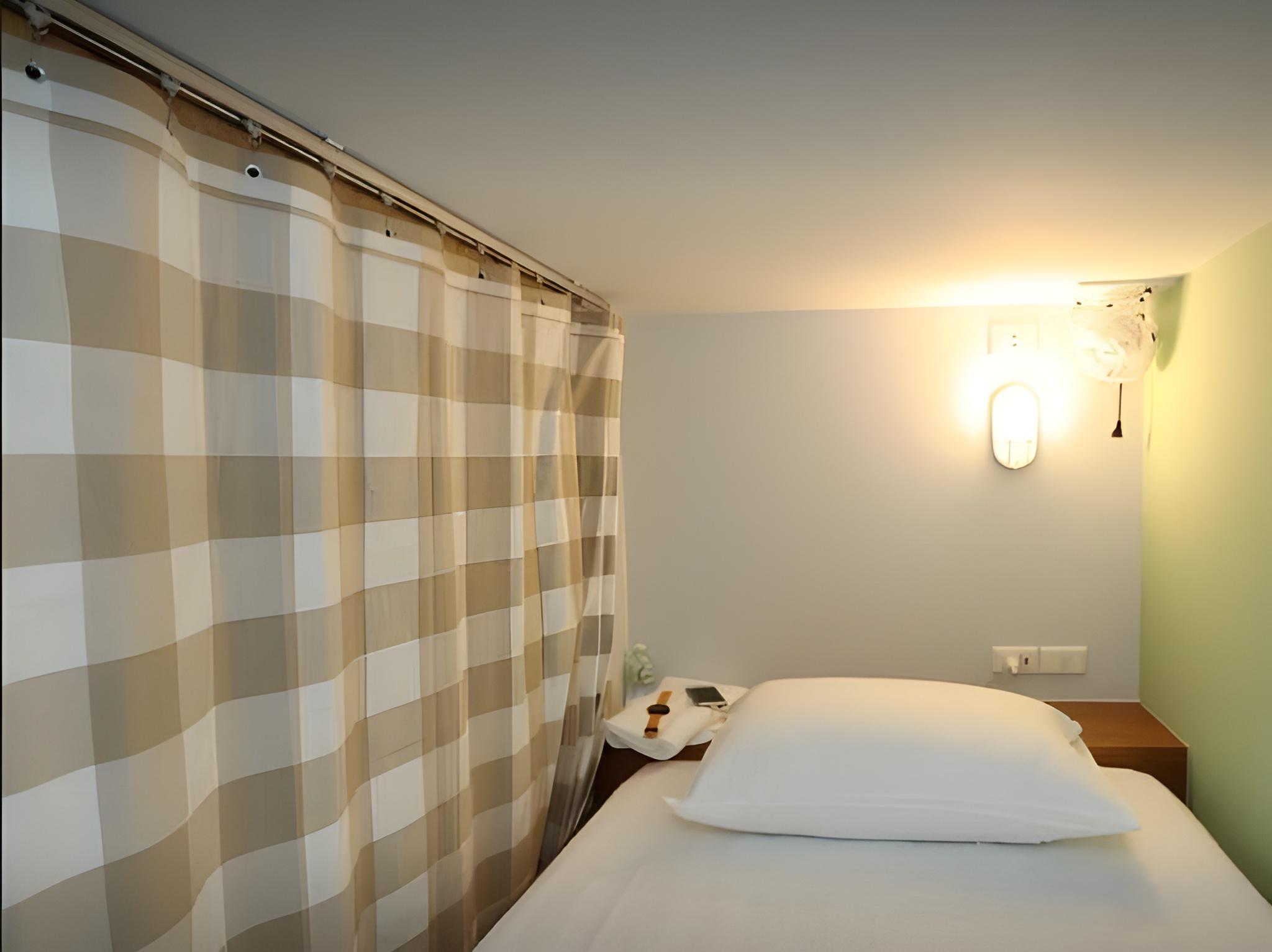 MIXED DORM, 10 BEDS