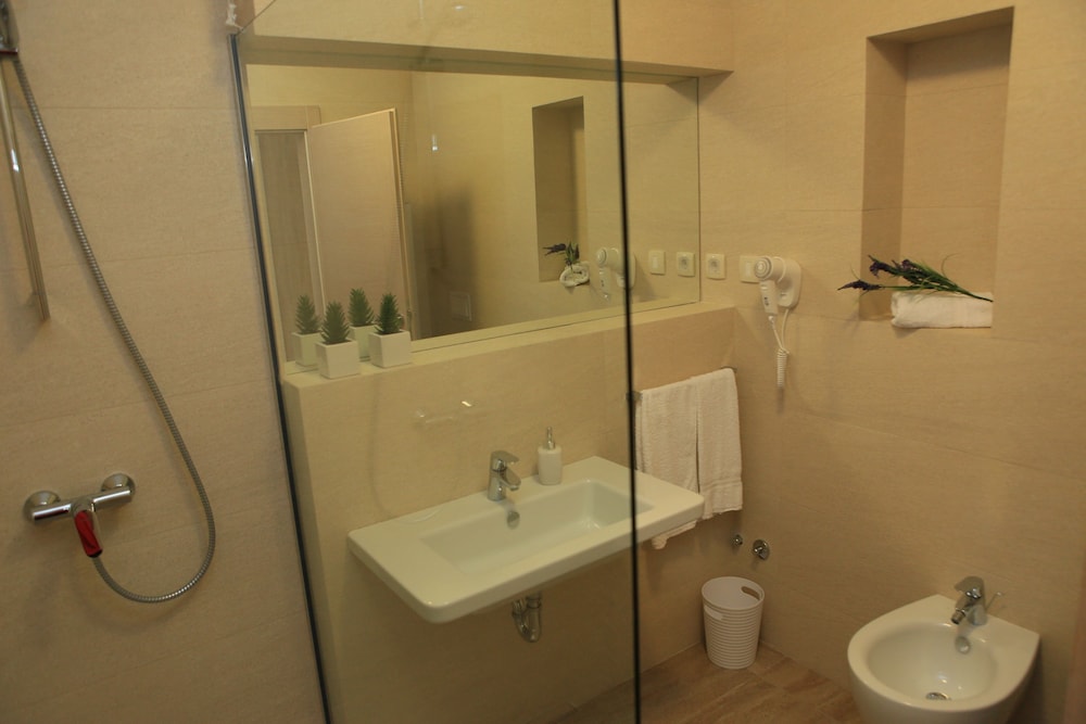 Hotel Leone 11/60