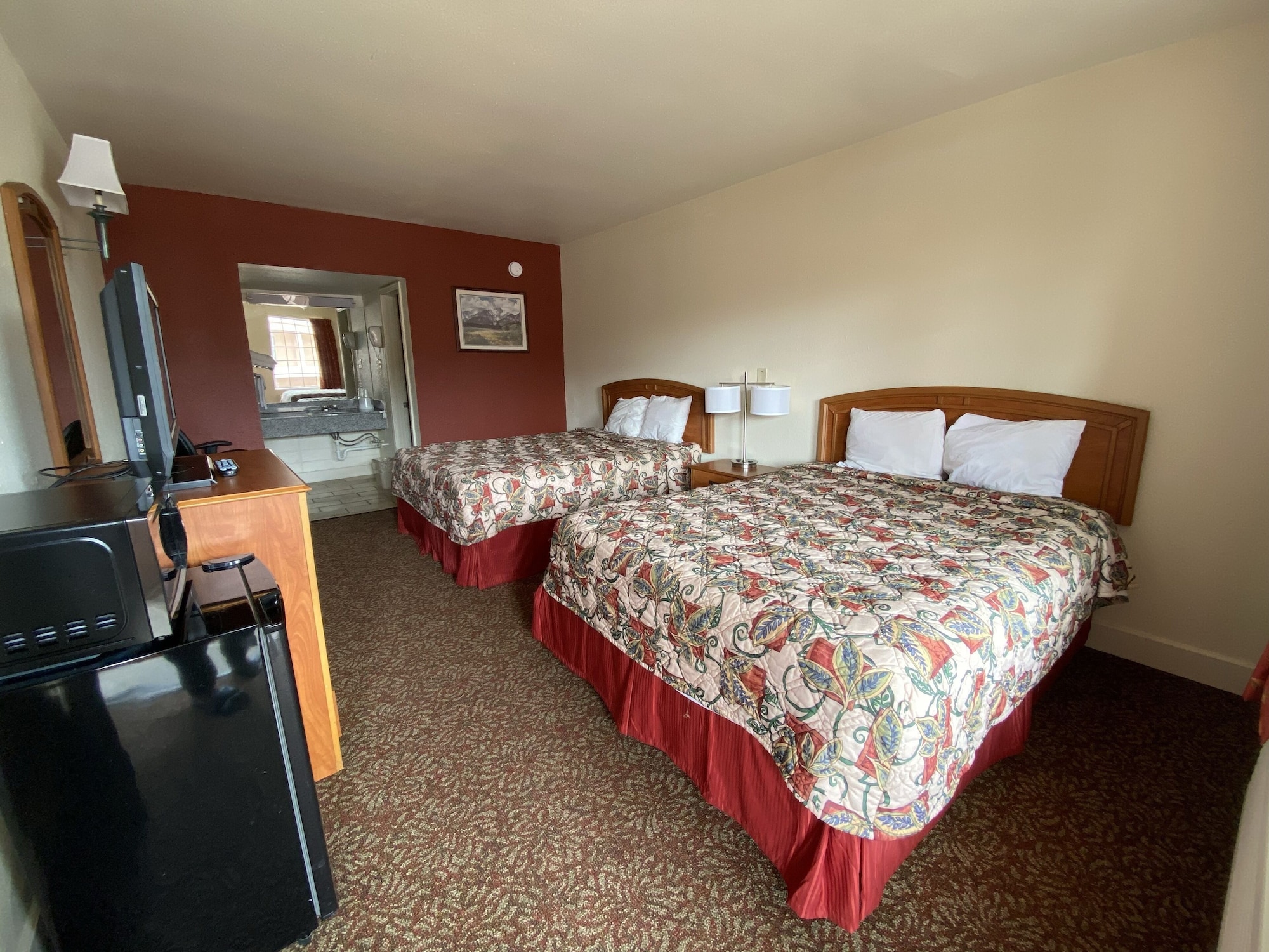 room, 2 queen beds, smoking