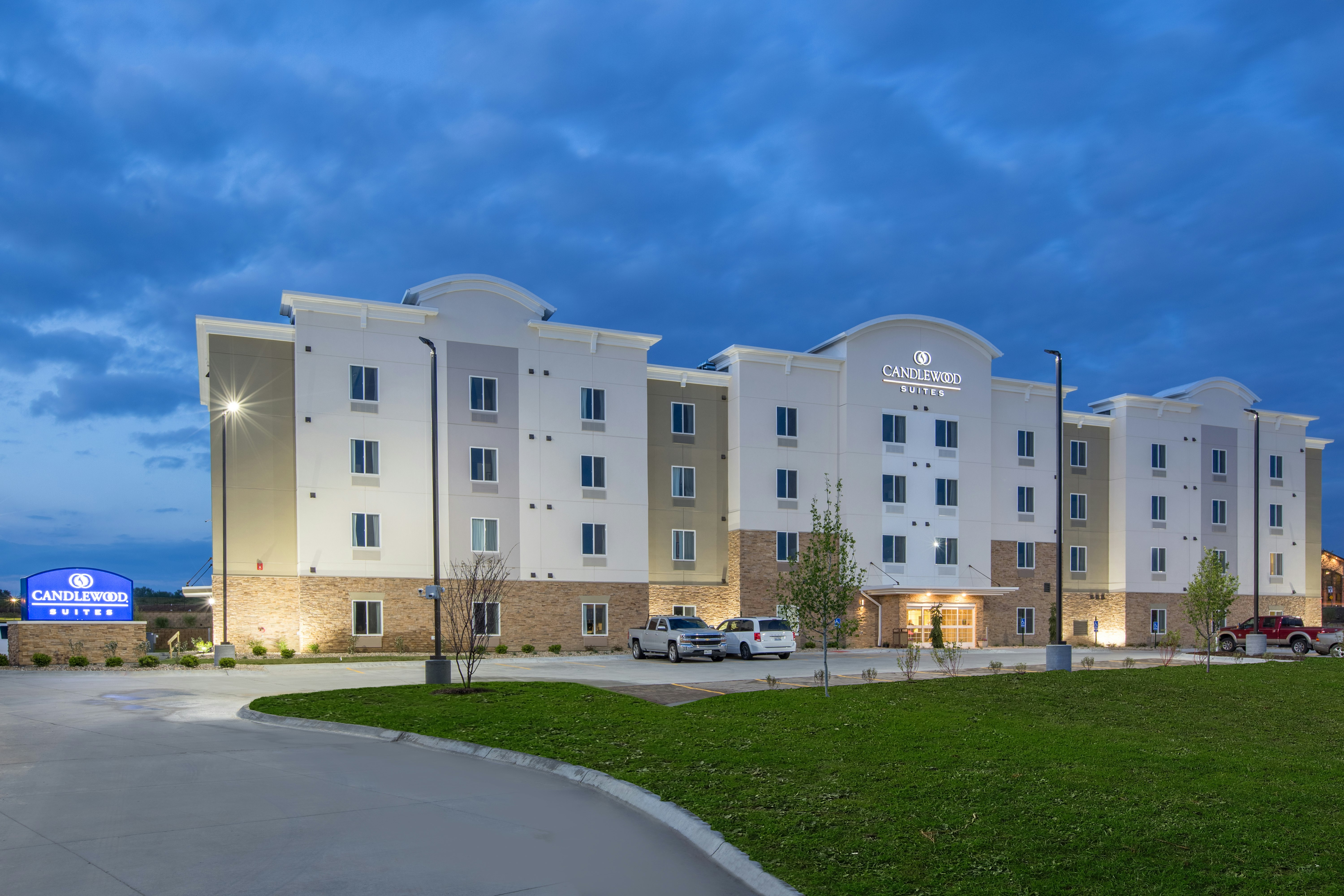 CANDLEWOOD SUITES OMAHA - MILLARD AREA 4/21