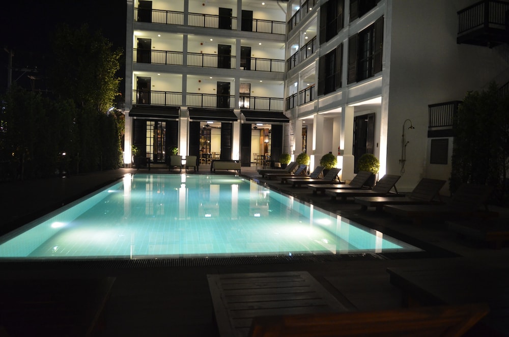 Buri Siri Hotel 9/71