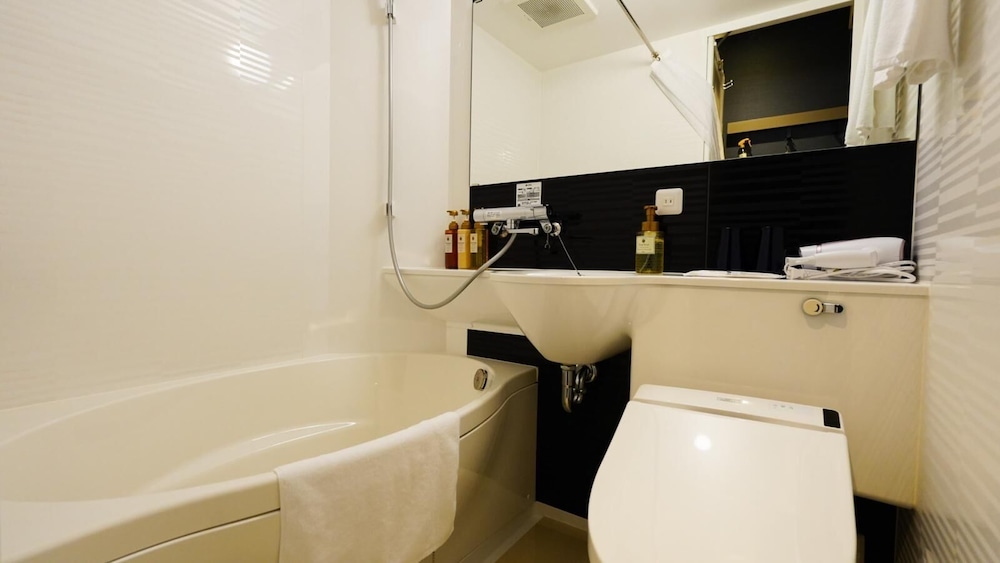 Travelodge Kyoto Shijo Karasuma 50/50