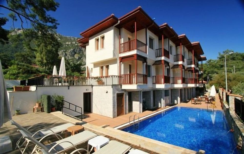Summer Boutique Hotel 4/37