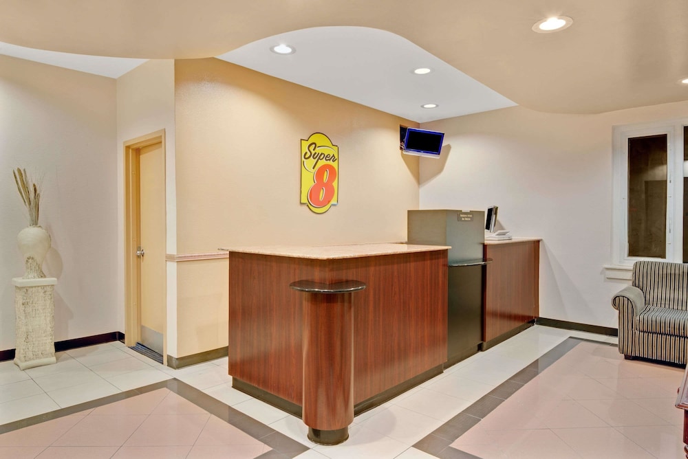 Super 8 By Wyndham Milford/New Haven 3/27