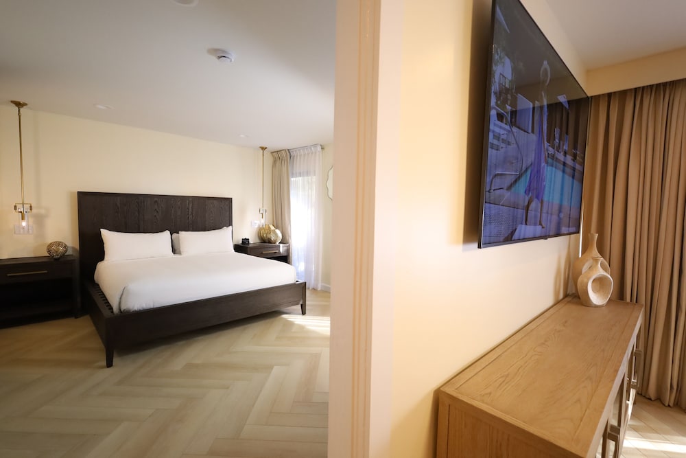 LUXURY, STUDIO, SUITE, WITH VIEW