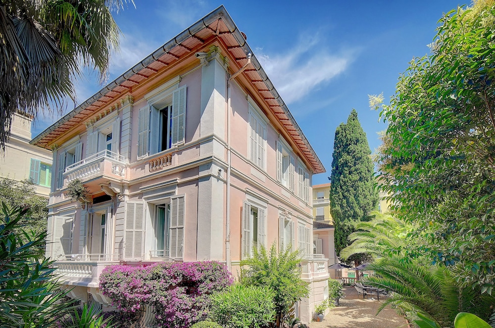 VILLA CLAUDIA(FORMERLY LE VENDOME - VILLA CLAUDIA) 5/77