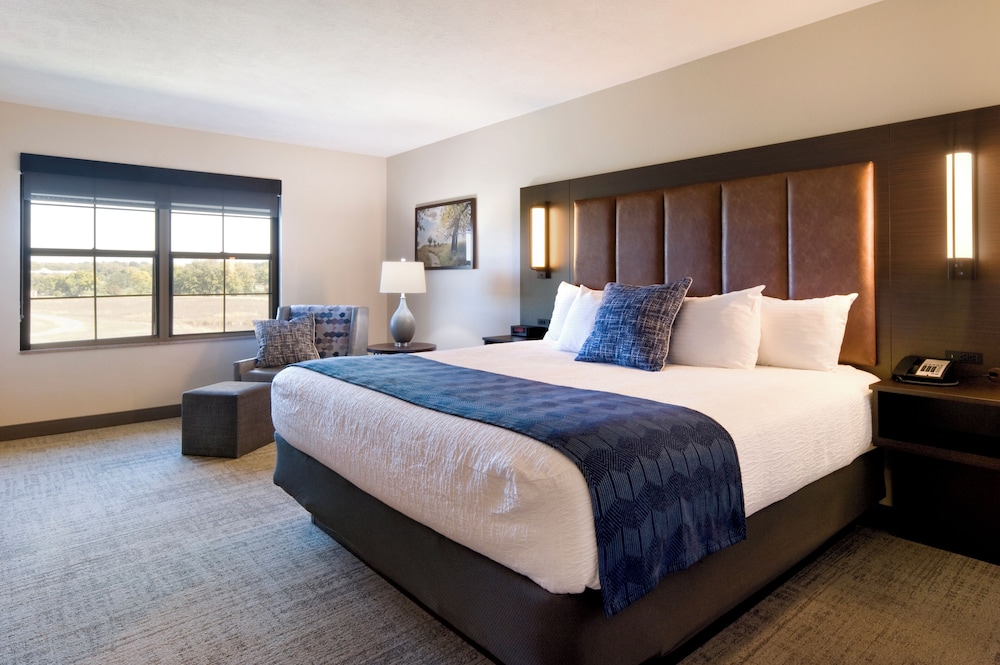 Courtyard, Classic, King Bed