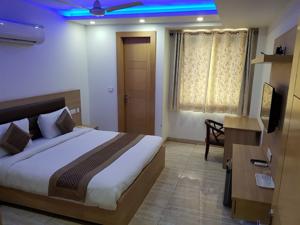 BlueNeck Sec 47 Near Medanta - The Medicity Gurugram 15/43
