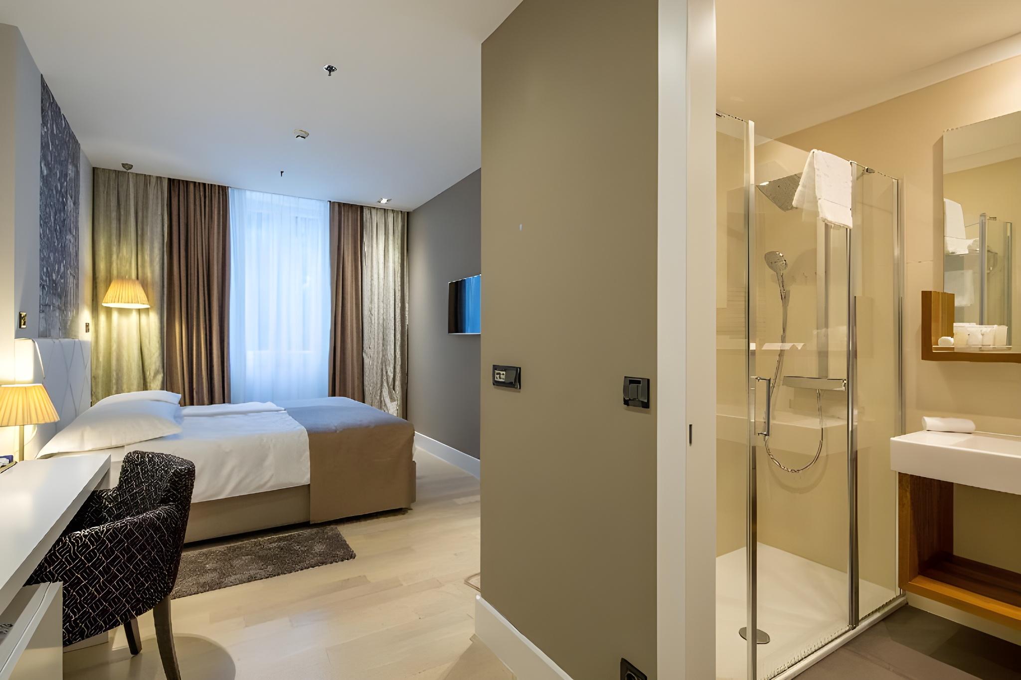Superior, Single, 2 Double Beds