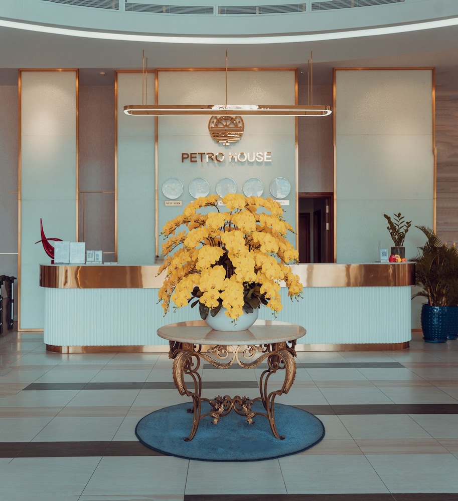 Petro House Hotel 11/84
