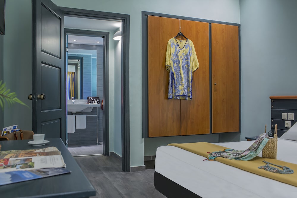 Golden Coast Hotel and Bungalows 27/75