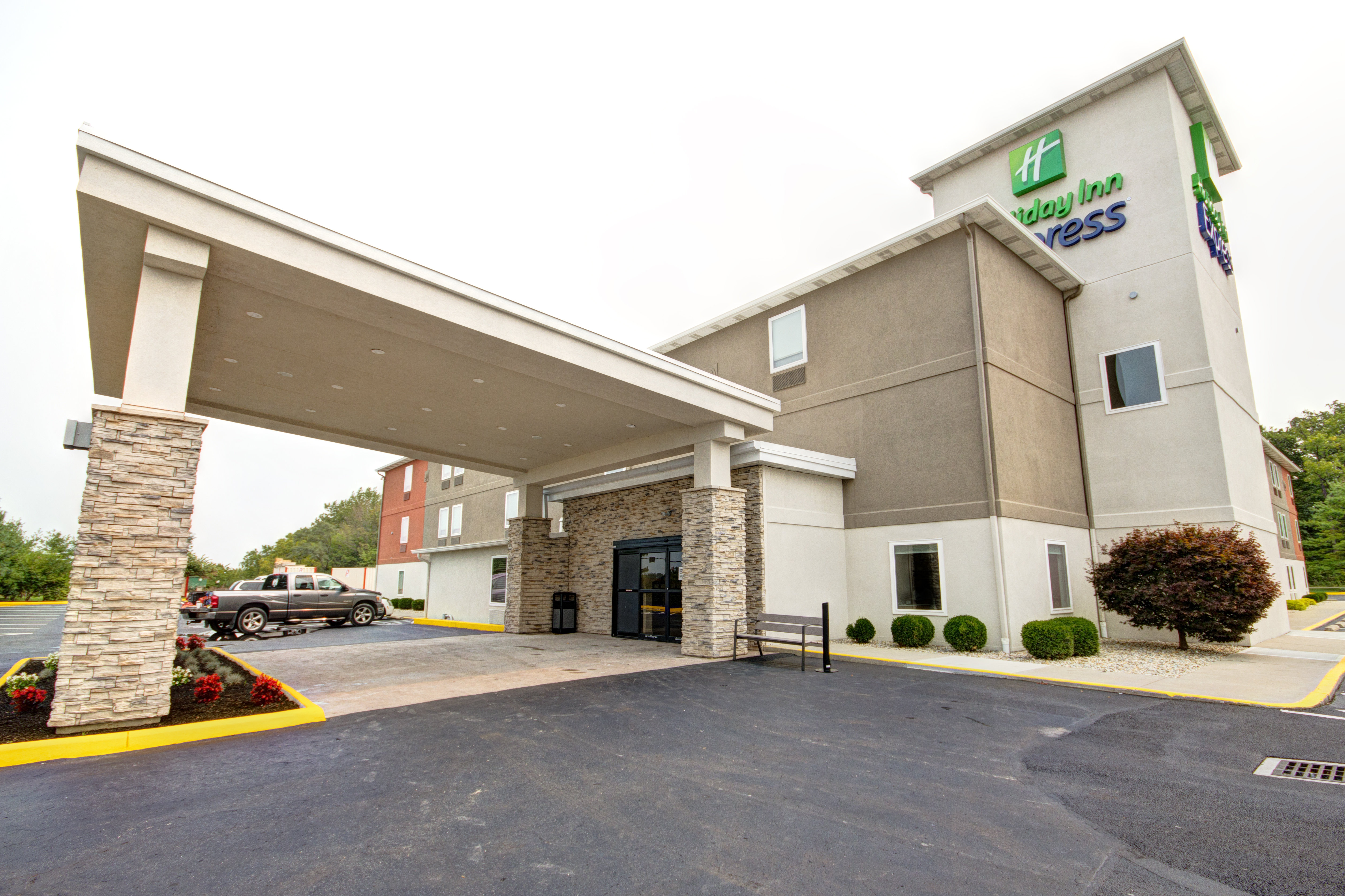 HOLIDAY INN EXPRESS COLUMBUS SOUTH - OBETZ 16/17