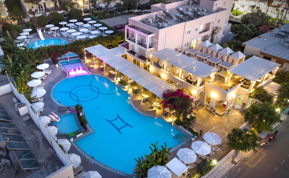 Peridis Family Resort 9/75