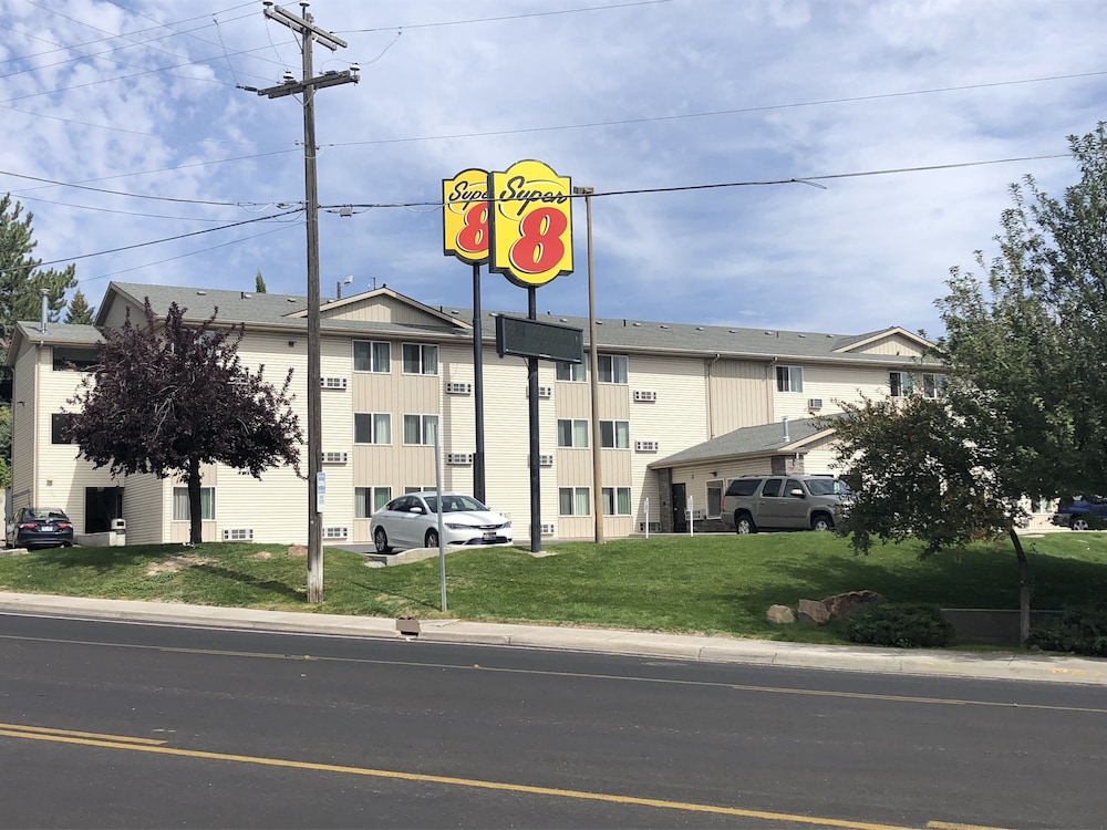Super 8 by Wyndham Pocatello 3/25