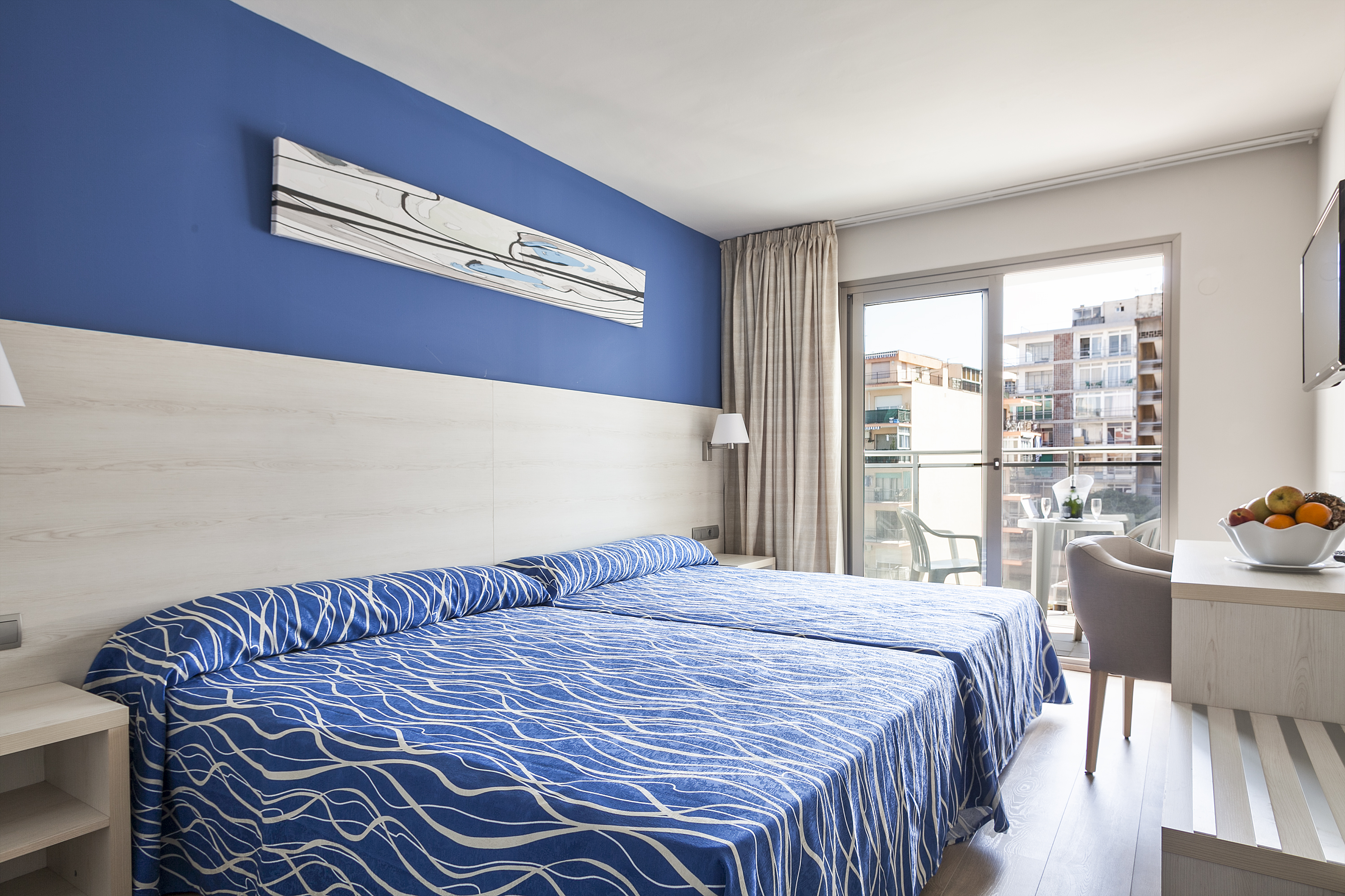 ROOM, DOUBLE BED